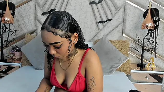 Snapshot of SkylerBloomm chatting on November 11, 2025, 3:23 am SkylerBloomm online show from November 11, 2025, 3:23 am