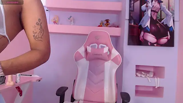 Snapshot of SkylerBloomm chatting on September 11, 2025, 4:01 am SkylerBloomm online show from September 11, 2025, 4:01 am