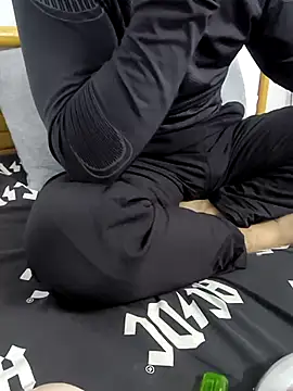 Snapshot of yazinyazin1 chatting on November 27, 2025, 1:28 am yazinyazin1 online show from November 27, 2025, 1:28 am