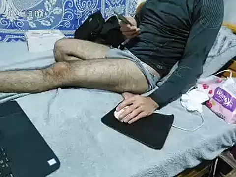 yazinyazin1 online show from February 13, 2026, 7:58 pm