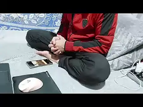 yazinyazin1 online show from February 16, 2026, 2:05 pm