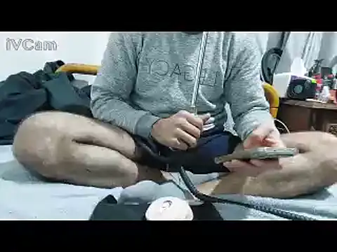 yazinyazin1 online show from January 13, 2026, 9:41 pm