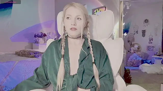 Snapshot of Talulaa chatting on November 14, 2025, 6:33 pm Talulaa online show from November 14, 2025, 6:33 pm