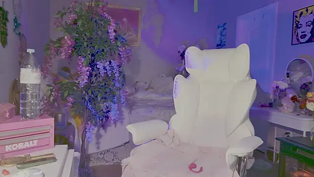 Snapshot of Talulaa chatting on July 17, 2026, 7:33 pm Talulaa online show from July 17, 2026, 7:33 pm