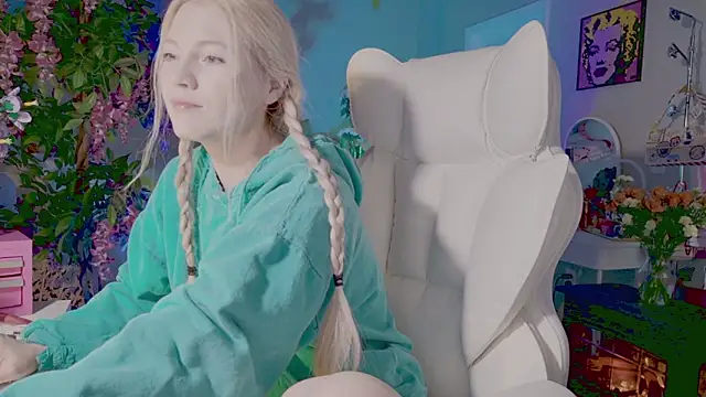 Talulaa online show from April 17, 2026, 9:06 pm