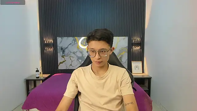 SantiagoRusso18 online show from February 14, 2026, 7:36 pm