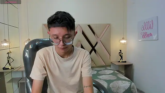 SantiagoRusso18 online show from December 14, 2025, 7:41 pm