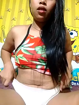 Snapshot of UrSweetAsianLady_02 chatting on February 3, 2026, 12:32 am UrSweetAsianLady 02 online show from February 3, 2026, 12:32 am