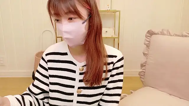 Snapshot of SUZU_1201 chatting on September 19, 2025, 4:05 am SUZU 1201 online show from September 19, 2025, 4:05 am