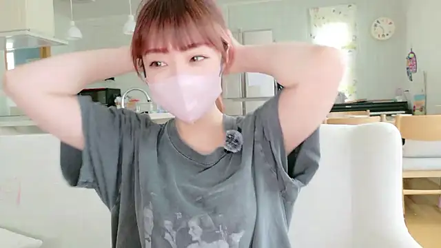 Snapshot of SUZU_1201 chatting on July 12, 2026, 1:28 am SUZU 1201 online show from July 12, 2026, 1:28 am