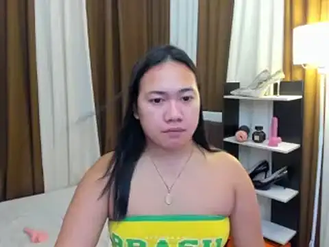 Snapshot of TsUncutKaren chatting on December 19, 2025, 5:48 pm TsUncutKaren online show from December 19, 2025, 5:48 pm