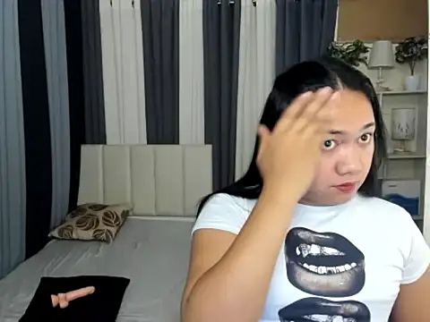 Snapshot of TsUncutKaren chatting on February 26, 2026, 5:46 pm TsUncutKaren online show from February 26, 2026, 5:46 pm