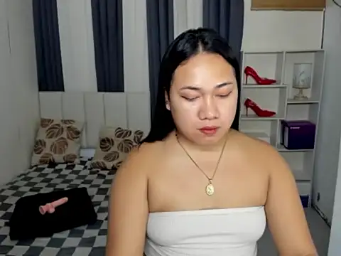 Snapshot of TsUncutKaren chatting on January 6, 2026, 5:00 am TsUncutKaren online show from January 6, 2026, 5:00 am