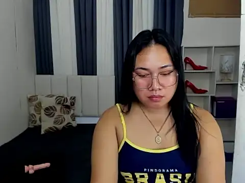 Snapshot of TsUncutKaren chatting on January 13, 2026, 5:33 am TsUncutKaren online show from January 13, 2026, 5:33 am