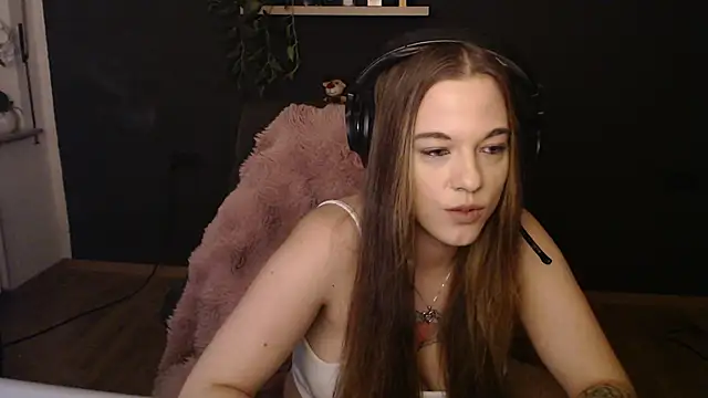 Snapshot of Luna_Lynn chatting on November 30, 2025, 8:20 pm Luna Lynn online show from November 30, 2025, 8:20 pm