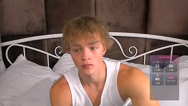 ChaseMuscular online show from October 19, 2025, 3:37 pm