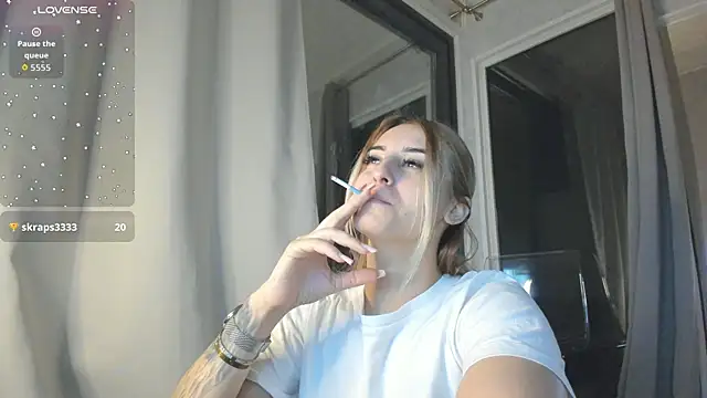 Ella Vee online show from November 11, 2025, 3:45 am