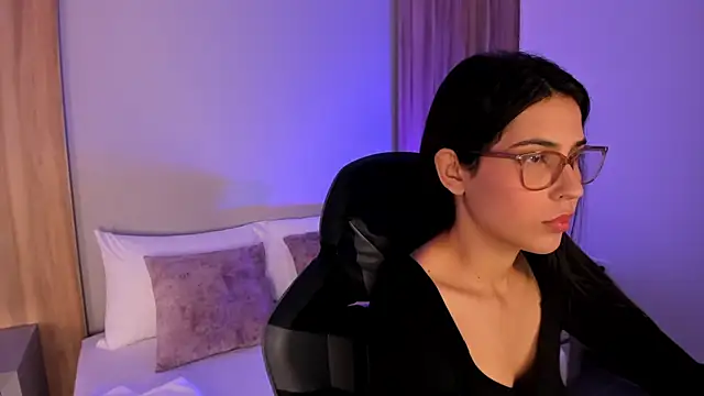 Snapshot of desireee_ chatting on November 4, 2025, 12:20 pm desireee online show from November 4, 2025, 12:20 pm