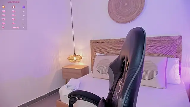 desireee  online show from March 31, 2026, 12:18 pm