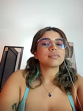 Lyra-Richter online show from October 13, 2025, 9:38 pm