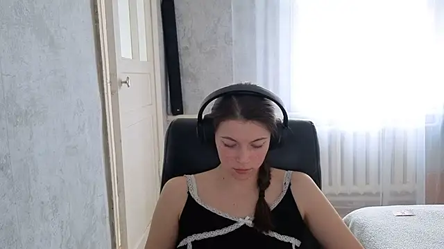 Snapshot of CutieAnny chatting on November 7, 2025, 4:39 am CutieAnny online show from November 7, 2025, 4:39 am