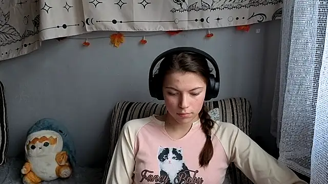 Snapshot of CutieAnny chatting on November 19, 2025, 4:23 am CutieAnny online show from November 19, 2025, 4:23 am