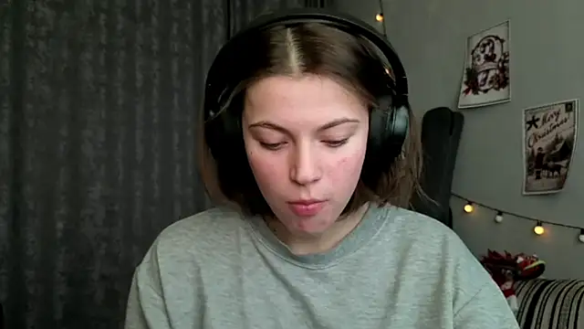 CutieAnny online show from January 12, 2026, 6:09 am