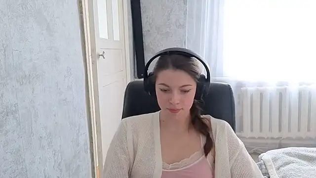 Snapshot of CutieAnny chatting on November 6, 2025, 5:55 am CutieAnny online show from November 6, 2025, 5:55 am