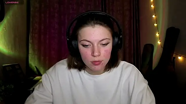 CutieAnny online show from February 19, 2026, 8:06 pm