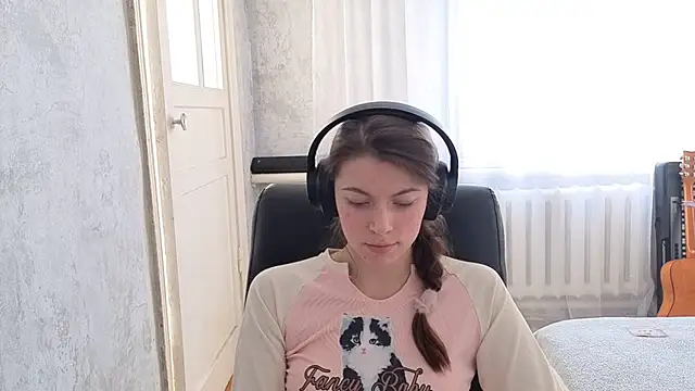 Snapshot of CutieAnny chatting on November 4, 2025, 4:38 am CutieAnny online show from November 4, 2025, 4:38 am