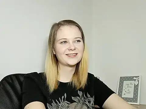 Snapshot of LydiaYoung chatting on September 30, 2025, 6:14 pm LydiaYoung online show from September 30, 2025, 6:14 pm