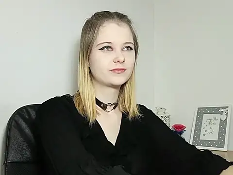 Snapshot of LydiaYoung chatting on September 17, 2025, 6:10 pm LydiaYoung online show from September 17, 2025, 6:10 pm