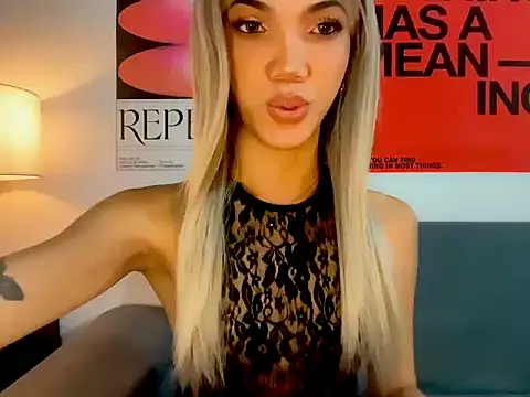 Snapshot of CassieSommereux chatting on February 20, 2026, 7:49 pm CassieSommereux online show from February 20, 2026, 7:49 pm