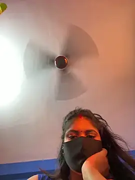 Snapshot of V-Hot-Sweti chatting on November 22, 2025, 6:45 am V-Hot-Sweti online show from November 22, 2025, 6:45 am