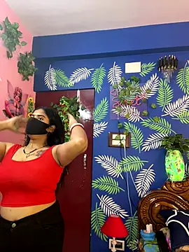 Snapshot of V-Hot-Sweti chatting on December 15, 2025, 7:25 am V-Hot-Sweti online show from December 15, 2025, 7:25 am