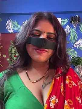 Snapshot of V-Hot-Sweti chatting on December 18, 2025, 8:19 am V-Hot-Sweti online show from December 18, 2025, 8:19 am