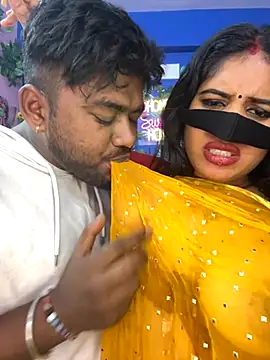 Snapshot of V-Hot-Sweti chatting on November 22, 2025, 6:51 pm V-Hot-Sweti online show from November 22, 2025, 6:51 pm