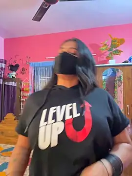 Snapshot of V-Hot-Sweti chatting on November 12, 2025, 5:39 pm V-Hot-Sweti online show from November 12, 2025, 5:39 pm