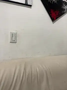 zaracollins01 online show from October 22, 2025, 2:05 pm