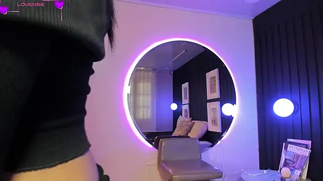 Manelyk evanss  online show from March 31, 2026, 5:48 pm