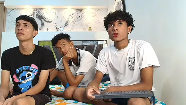 Snapshot of LONDON_BOYS1 chatting on October 11, 2025, 2:34 am LONDON BOYS1 online show from October 11, 2025, 2:34 am