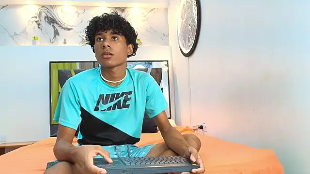 Snapshot of LONDON_BOYS1 chatting on October 15, 2025, 1:15 am LONDON BOYS1 online show from October 15, 2025, 1:15 am