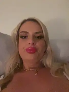 Snapshot of Seductive-SkyeXXX chatting on October 12, 2025, 5:31 am Seductive-SkyeXXX online show from October 12, 2025, 5:31 am