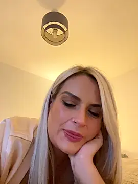 Snapshot of Seductive-SkyeXXX chatting on October 21, 2025, 5:01 pm Seductive-SkyeXXX online show from October 21, 2025, 5:01 pm