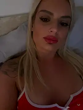 Snapshot of Seductive-SkyeXXX chatting on October 10, 2025, 7:36 pm Seductive-SkyeXXX online show from October 10, 2025, 7:36 pm
