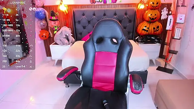 Snapshot of ladymercury1 chatting on October 30, 2025, 7:33 pm ladymercury1 online show from October 30, 2025, 7:33 pm