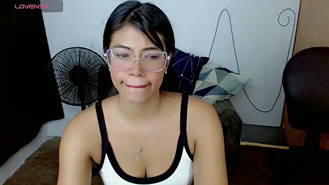 Dulce2415 online show from March 13, 2026, 2:05 am