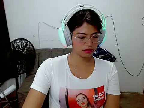 Dulce2415 online show from March 21, 2026, 6:47 am