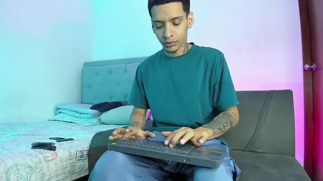 twinkDuohot online show from April 7, 2026, 10:11 pm