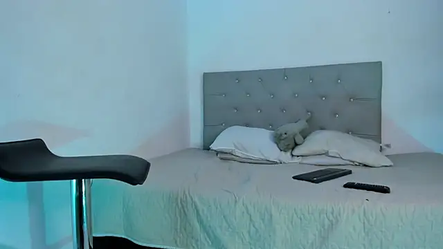 Snapshot of twinkDuohot chatting on October 24, 2025, 2:10 am twinkDuohot online show from October 24, 2025, 2:10 am